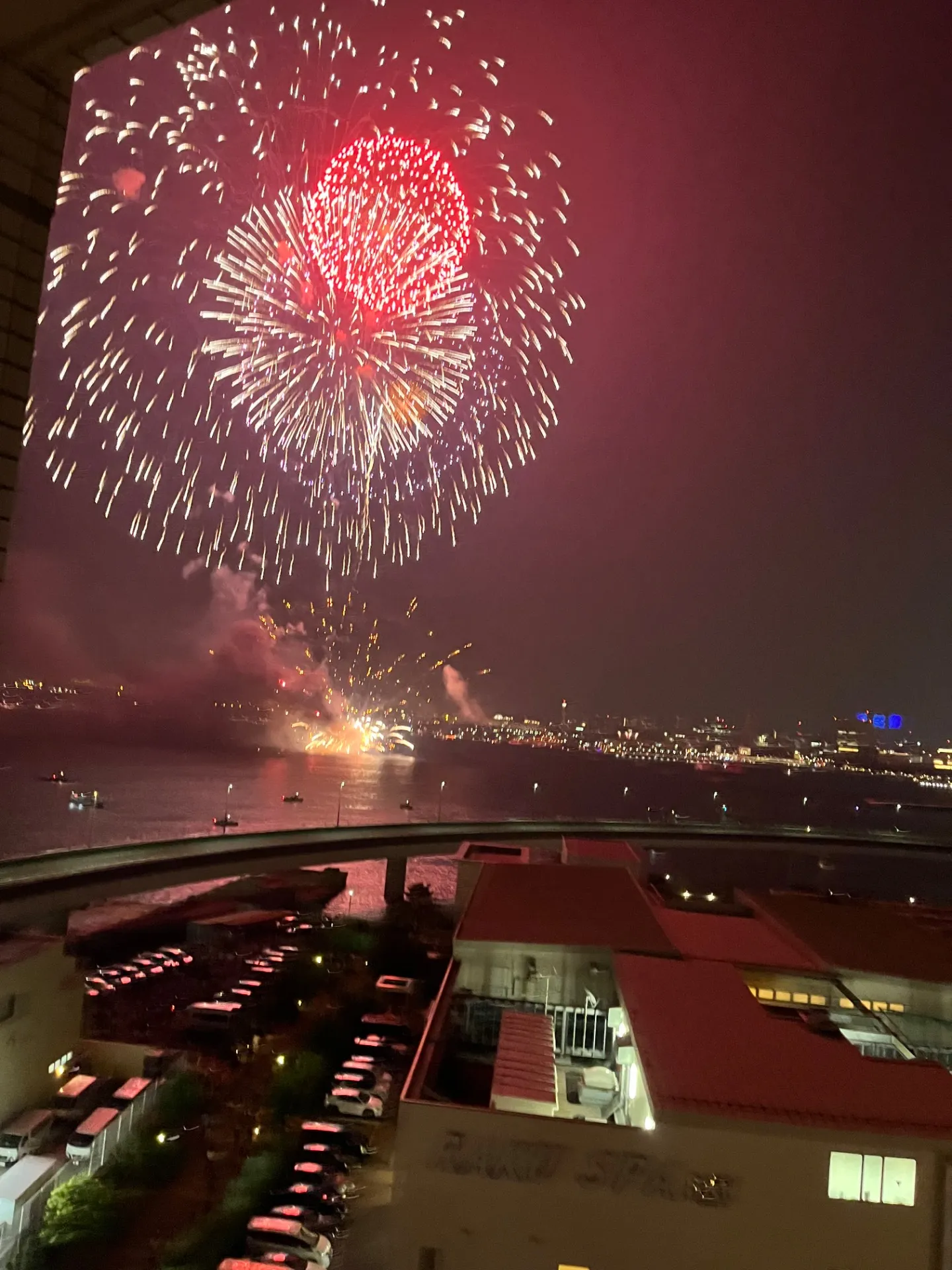 8月４日　横浜みなとみらいスマートフェスティバル２０２５の花火大会【横浜市 Senagy Therapy】